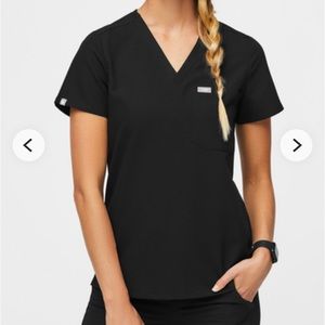 • Figs Catarina one-pocket scrub top
